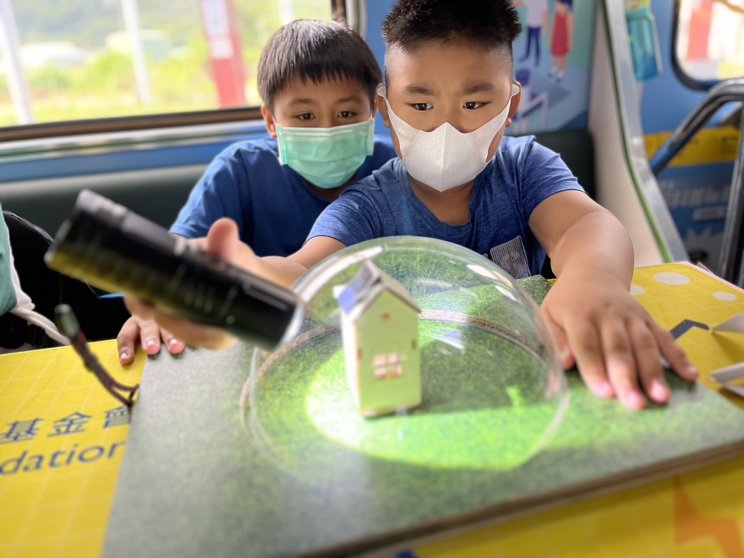 www.樂魚參與基礎科學主題車廂，以STEAM教學精神，設計「逐日科學家」、「太陽能工程師」以及「淨零建築師」三大能源科普課程和實驗