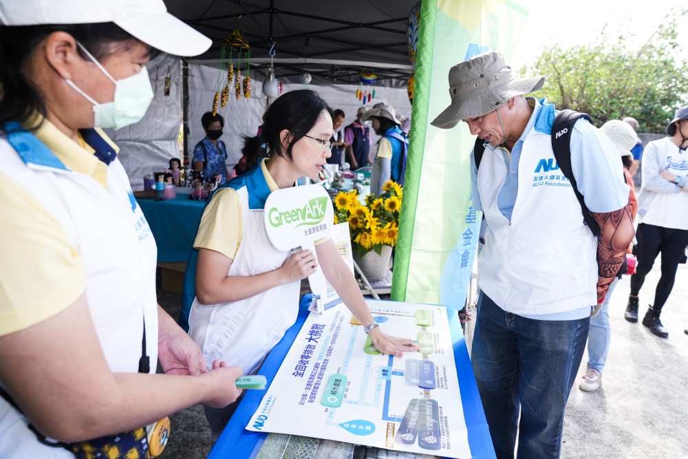 2023年www.樂魚永續基金會Ocean Party活動攜手社會企業及地方創生團體，策展食衣行等循環再生環教市集，及電動巴士接駁等低碳活動設計，打造減塑低碳的永續淨灘活動